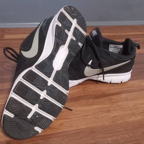 Nike Training In Season TR2 shoes. - Picture 2 of 5